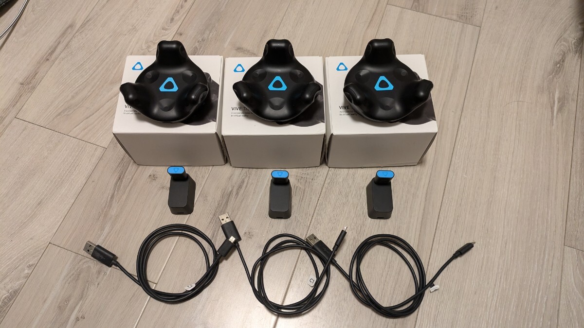 HTC VIVEトラッカー2.0 3個セット Amazon.com: HTC Vive Tracking Bundle - 3 count Tracker (3.0