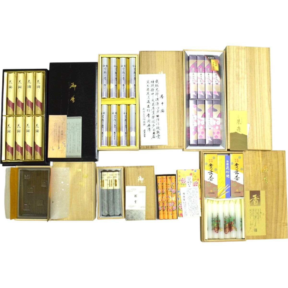 R007志野流香道★伽羅沈香　聞香用削り　(紙)含む約3.73ｇ　聞香用/お香/香木　香道具　白檀沈香伽羅　検:日本香堂/松栄堂鳩居堂) R007志野流香道☆伽羅沈香 聞香用削り (紙)含む約3.73ｇ 聞香用⁄お香