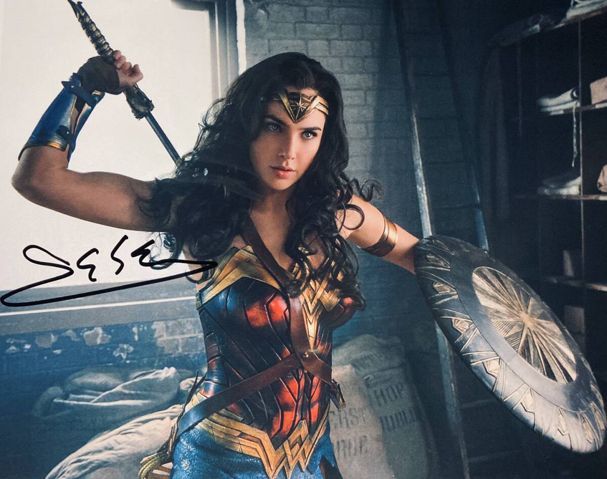 ガル・ガドット 直筆サイン入り写真 ワンダーウーマン ジャスティス