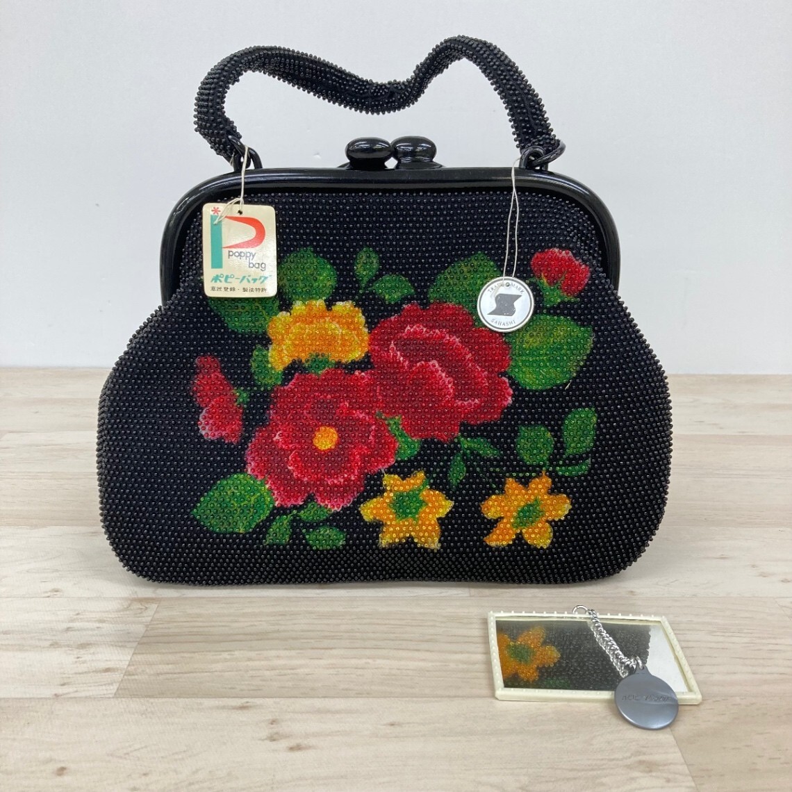 昭和レトロ　ヴィンテージ総ビーズバッグ　 花柄ハンドバッグ 黒がま口 総ビーズ 花柄 ハンドバッグ 和装小物 ブラック 昭和レトロ ビーズ