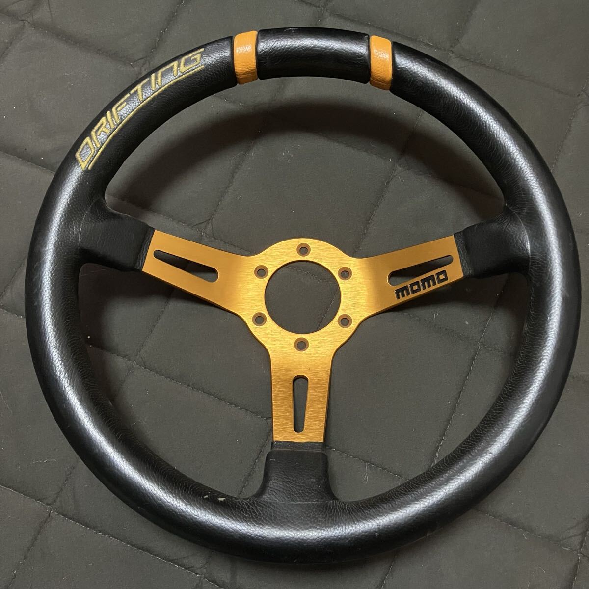 中古】M685IS momo モモ DRIFTING 34φ レザー ステアリング ホイール