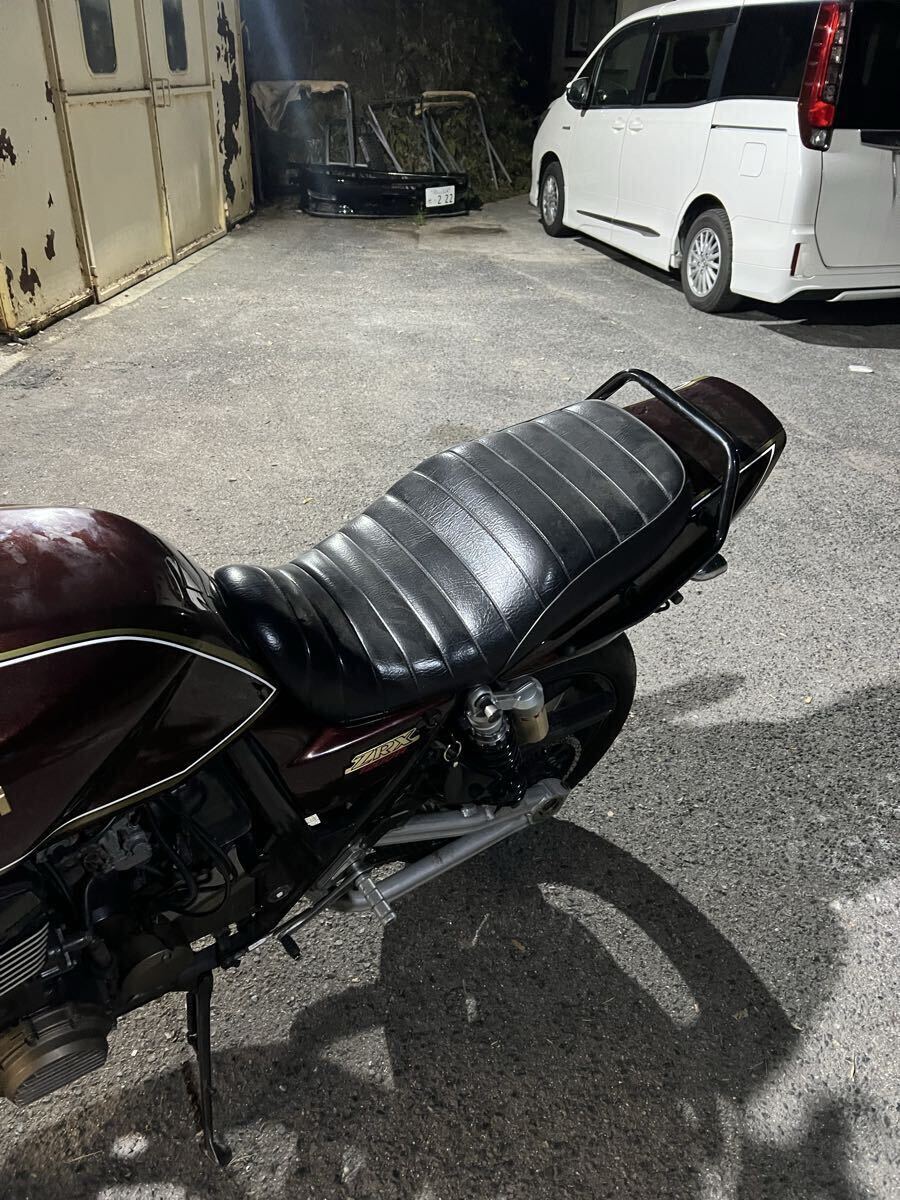 中古・美品〕ZRX1200DAEG 限定車用 純正タックロールシート 金具付き