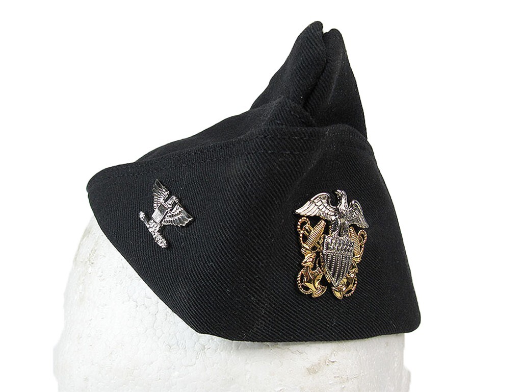 進駐軍時代の「大尉」の記章付きの帽子(ギャリソンキャップ)傷み無く 進駐軍時代の「大尉」の記章付きの帽子(ギャリソンキャップ)傷み無く