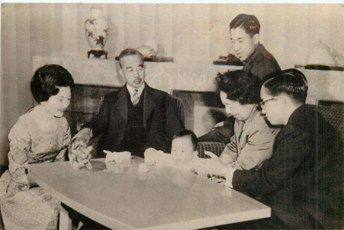 昭和天皇 香淳皇后 御写真 額入り 箱付き 肖像画 天皇陛下 菊のご紋