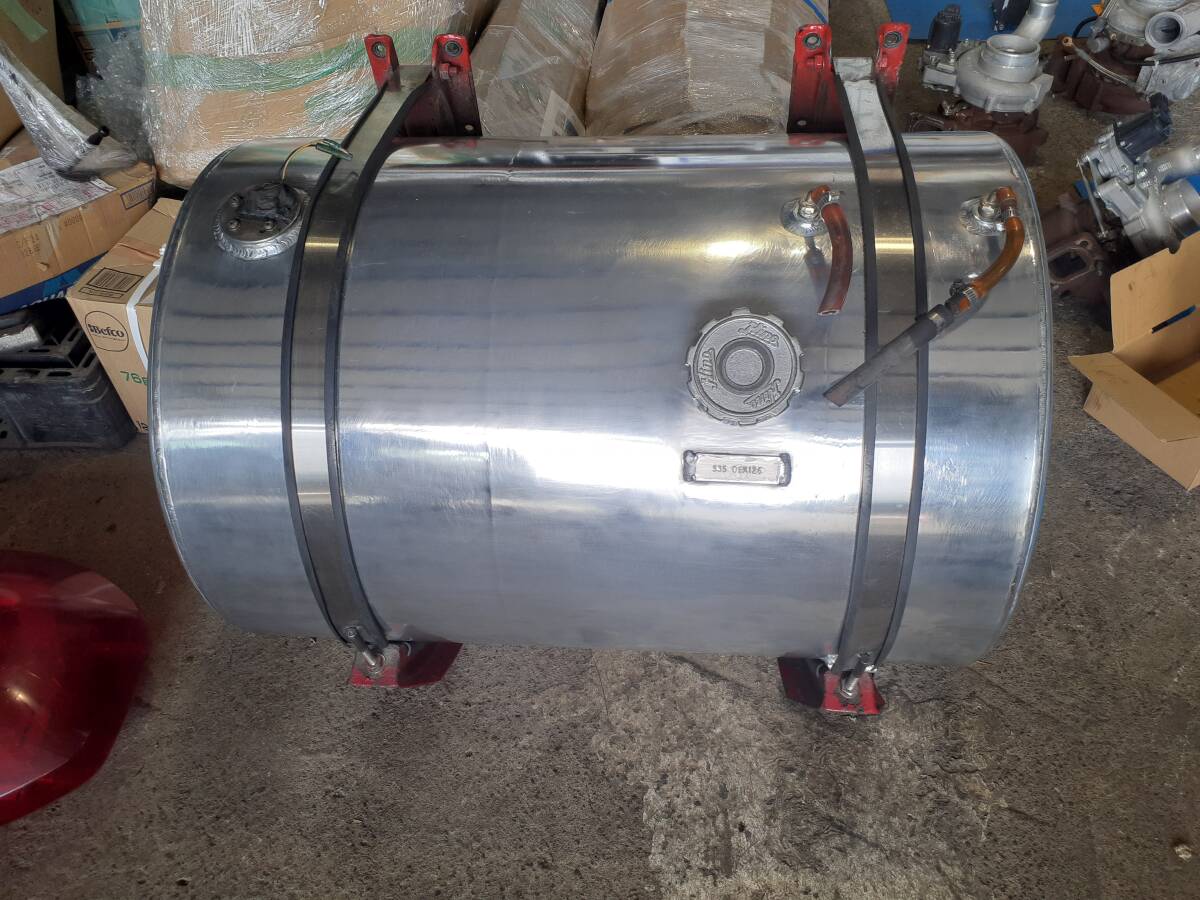 E300 300L 宝栄工業 燃料タンク 横930㎜×奥行660㎜×高さ560㎜ (バンド