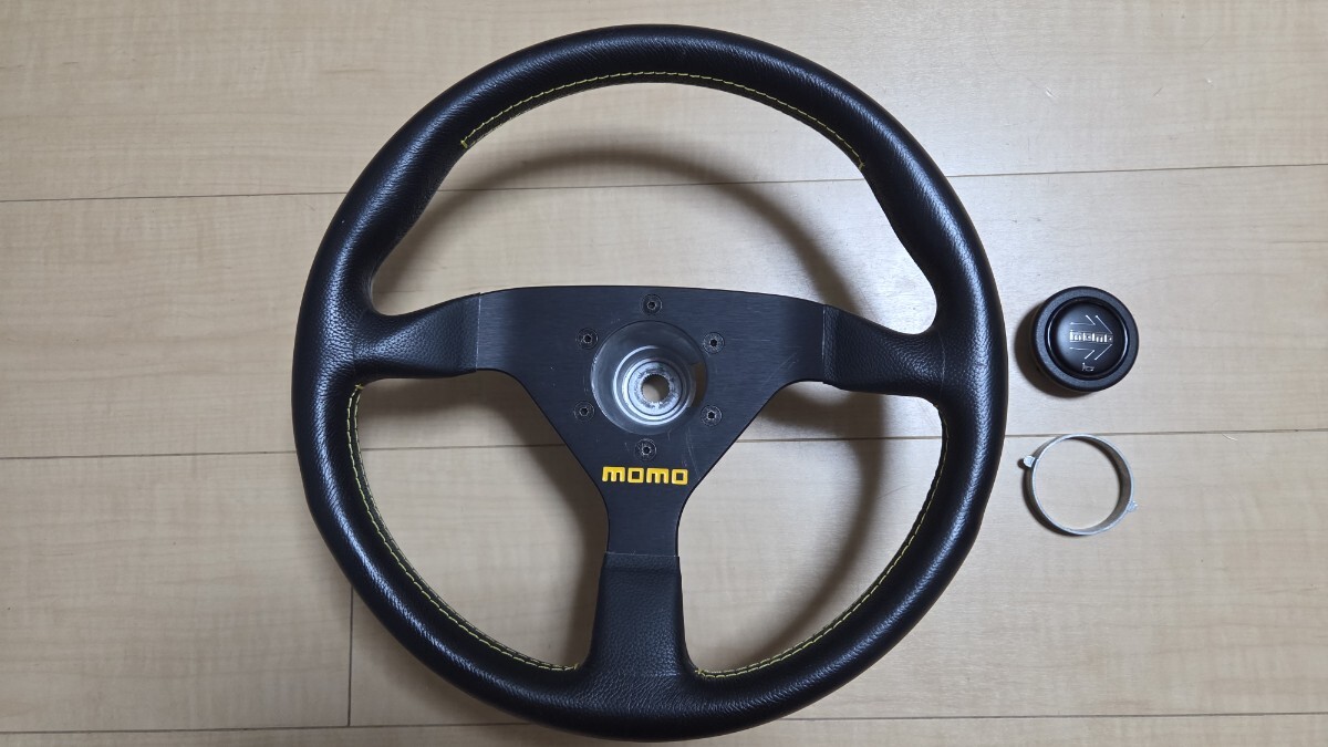 中古】美品格安！MOMO「VELOCE RACING」/モモ「ヴェローチェレーシング