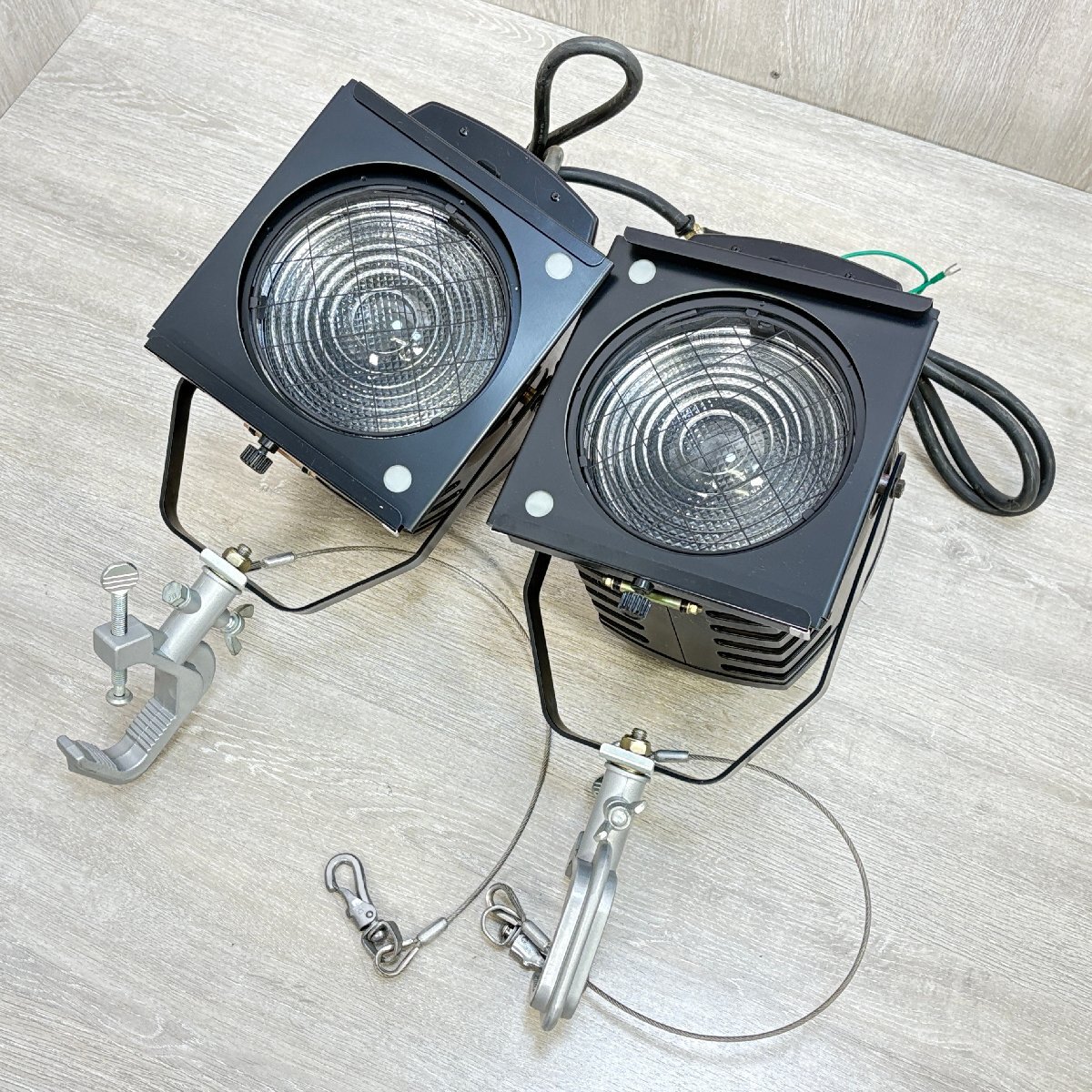④ RDS 龍電社 演出空間用照明器具 0.5KQS-ⅡQスポットライト500w 点灯