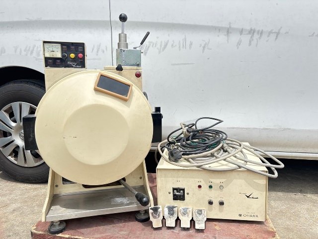 中古】□歯科技工 遠心鋳造機 ルツボ 未使用二個 皿ルツボ4枚□の落札
