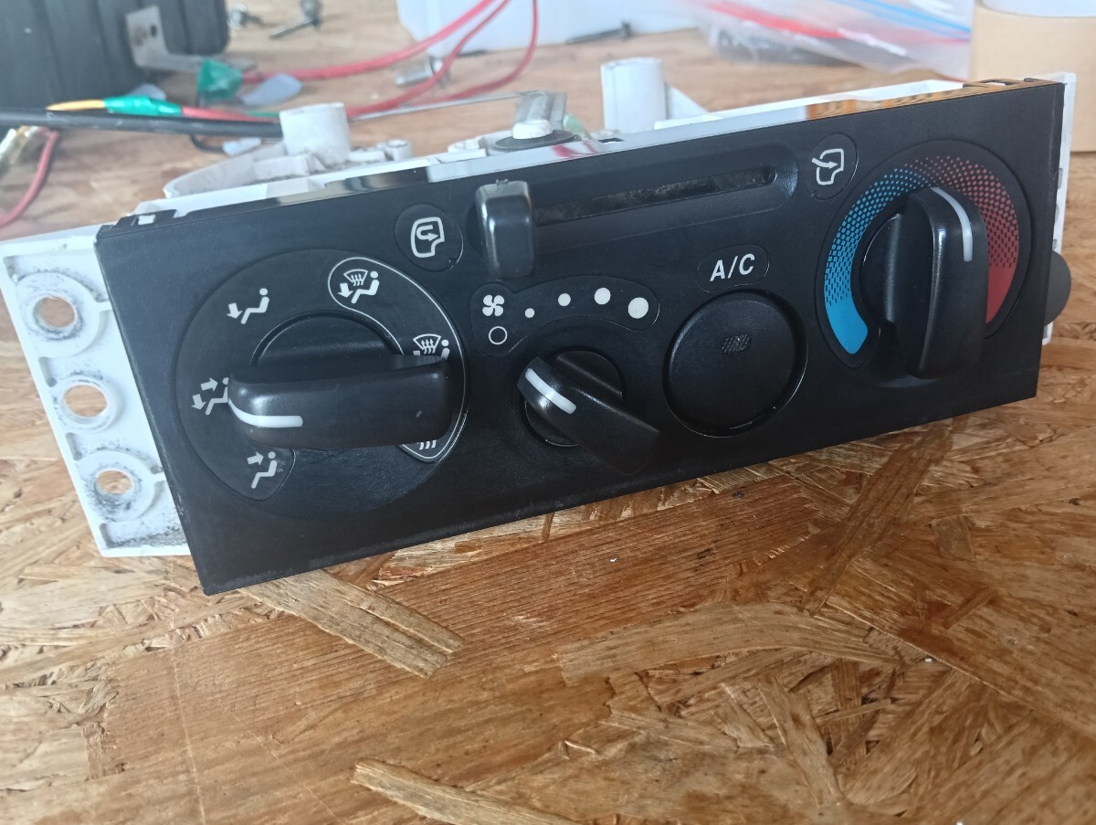 中古】○ ISUZU いすゞフォワード GSR34D4 エアコンスイッチパネル