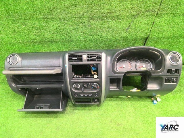 中古】GB122 サニートラック 純正 ダッシュボード メーターパネル周辺