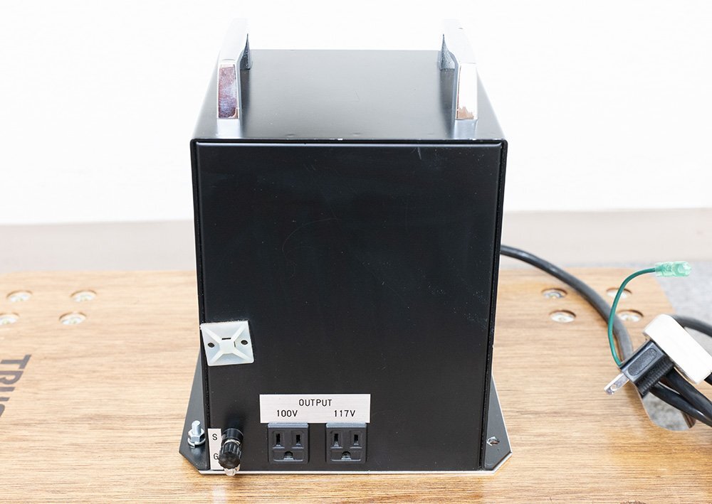 東亜電子製アイソレーショントランス CDF1-1000 1000V・A 未使用