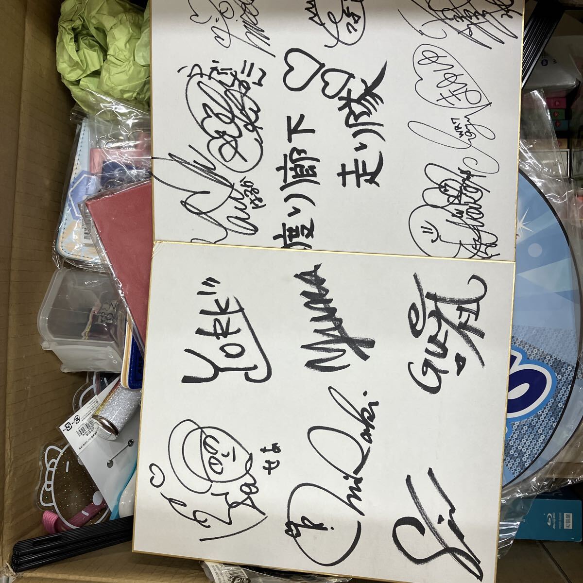 中古】☆AKB48 板野友美 ともちん ウサギマーク 直筆サイン色紙の落札