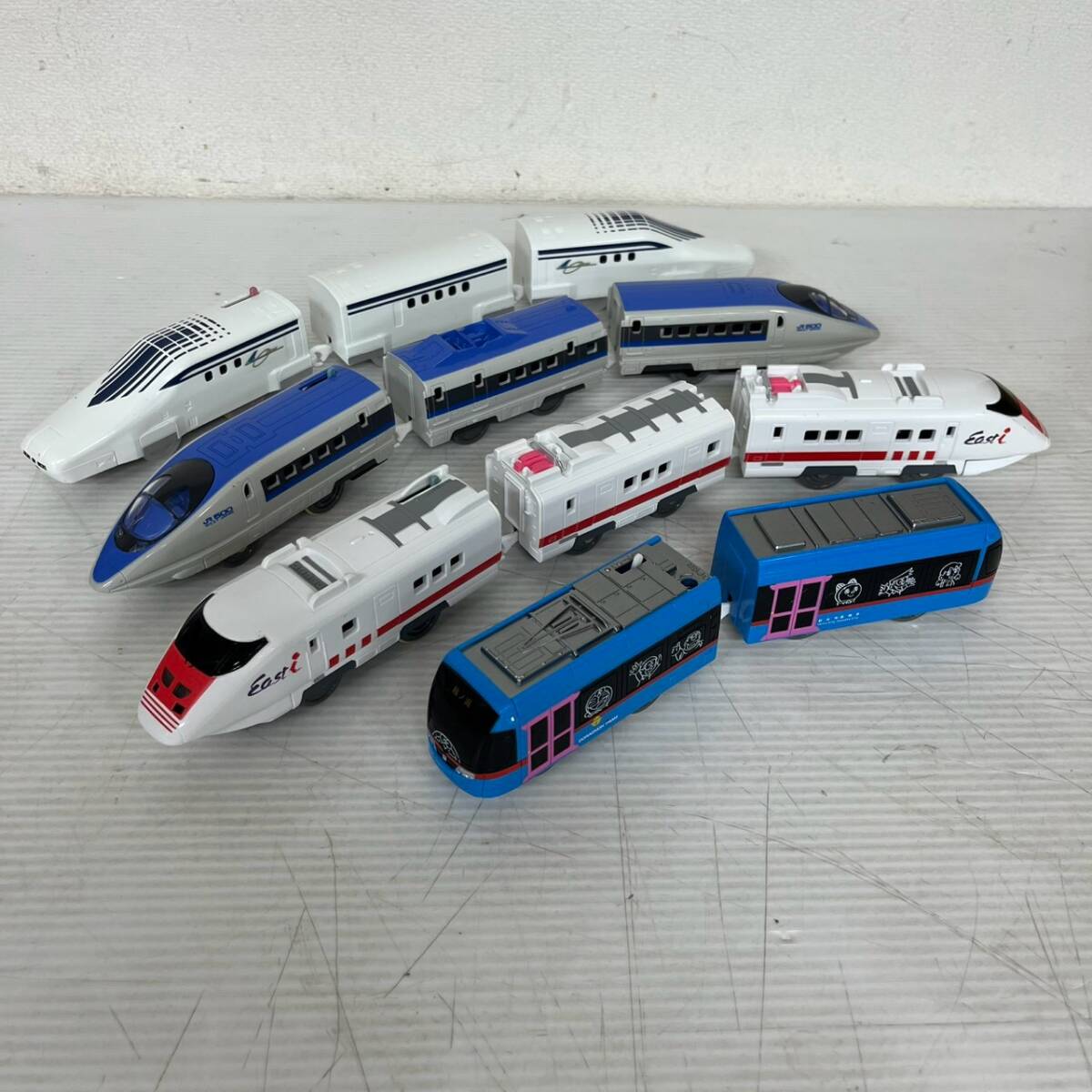 欠品あり】プラレール 人形あそび ドラえもん号 3両編成 TOMY/トミーの