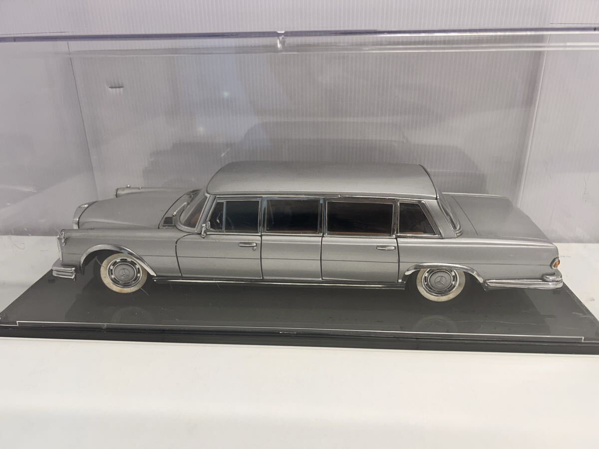 絶版品 オートアート 1/18 メルセデスベンツ Cクラス W204【シルバー