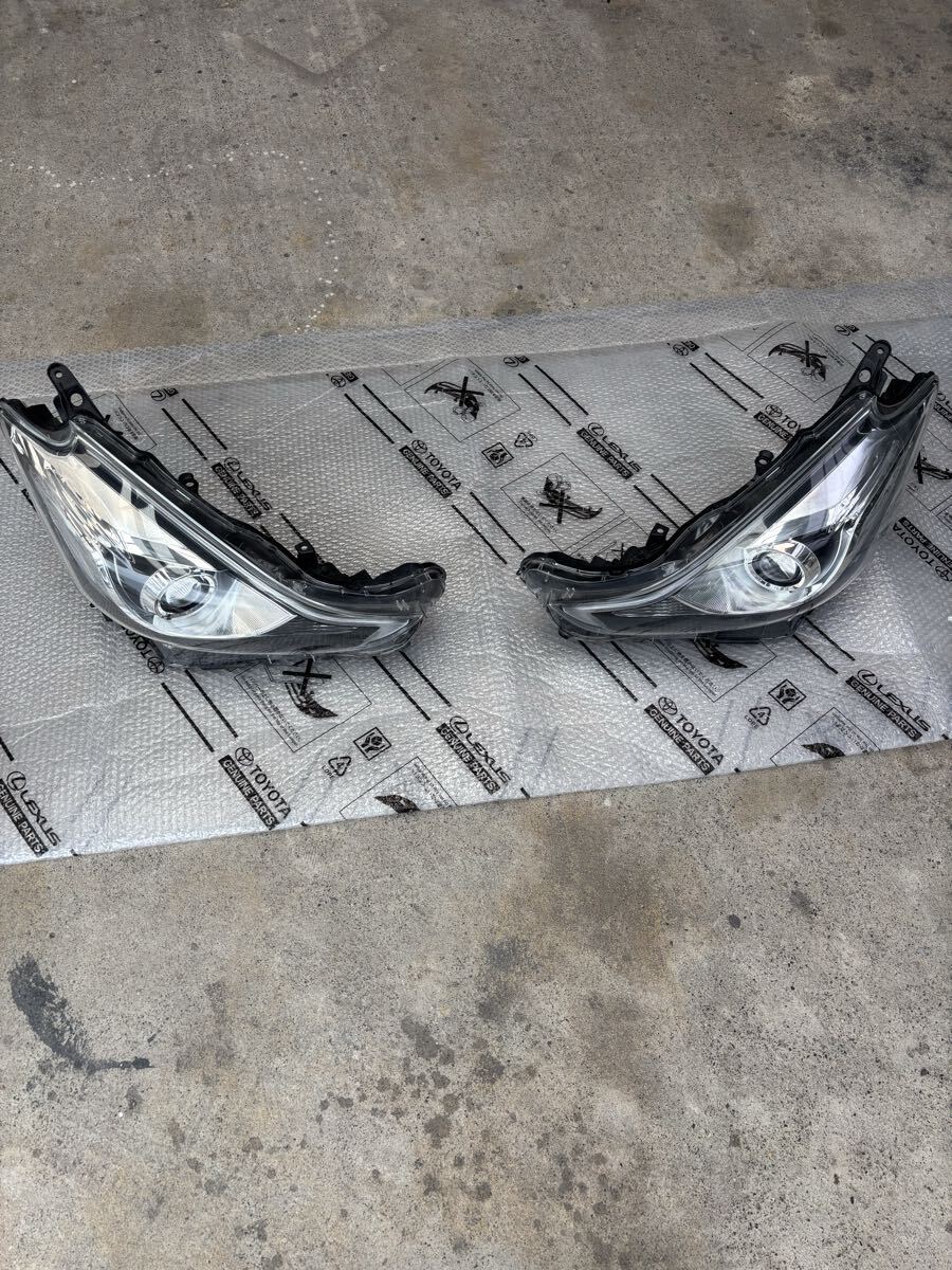 ZVW40 プリウスα G's 後期 LEDヘッドライト 左側 助手席側 品番81070