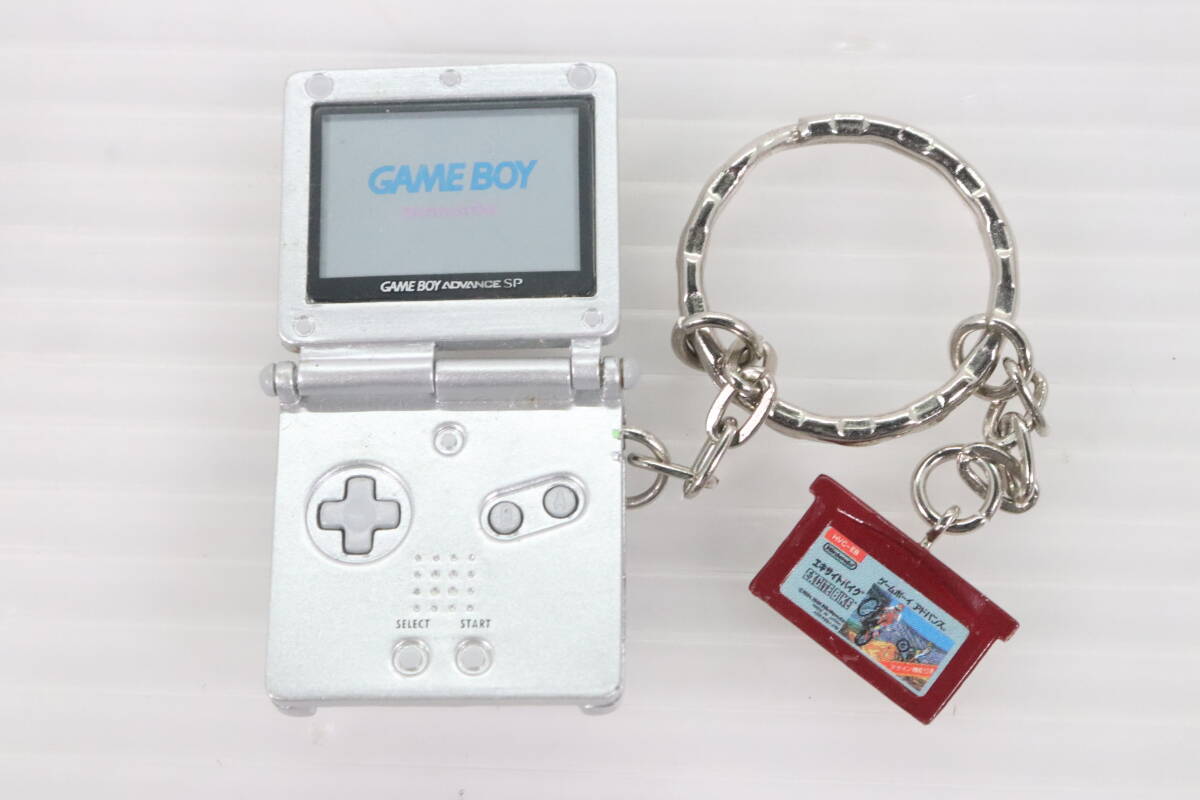 タグ付き】Nintendo 歴代ハードキーホルダー 携帯ゲーム編 1種