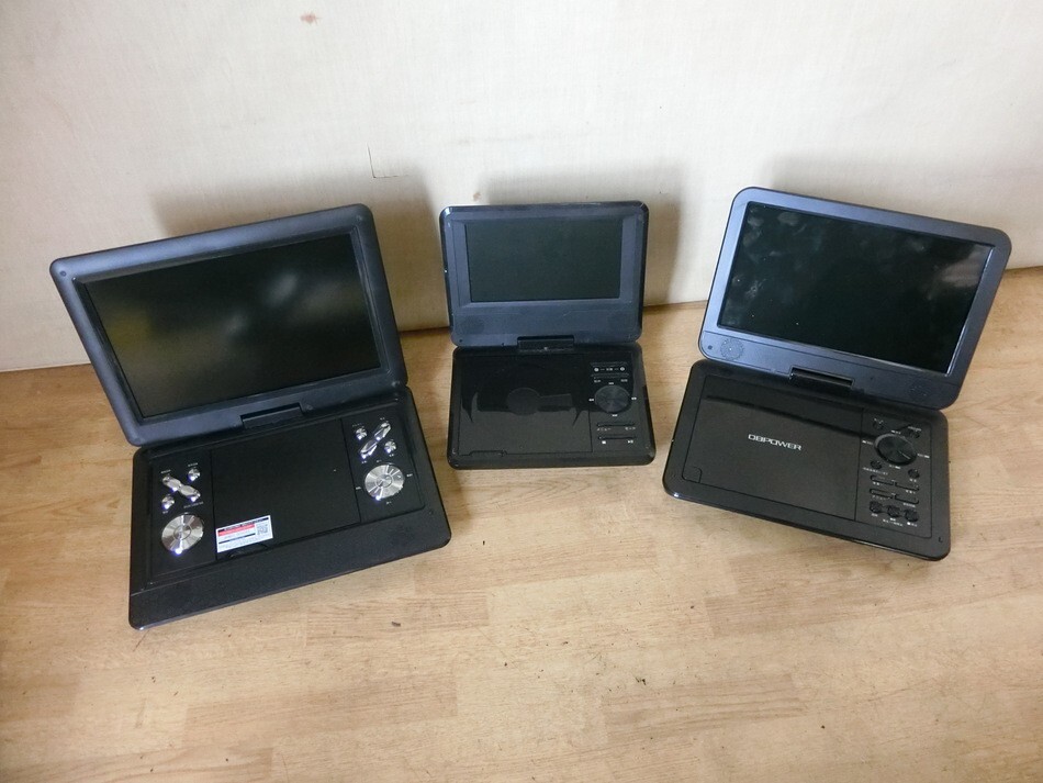 未使用品】ディズニー カーズ 9インチ フルセグ ポータブルDVD