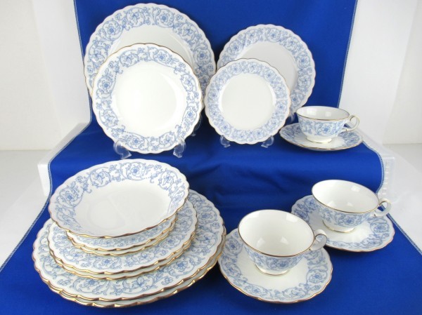 中古 まとめ ノリタケ スタジオコレクション カップ ソーサー ケーキ皿 小皿 中皿 大皿 プレート スープ皿 花柄 ホワイトｘブルー 金彩0524 068 の落札情報詳細 ヤフオク落札価格情報 オークフリー スマートフォン版