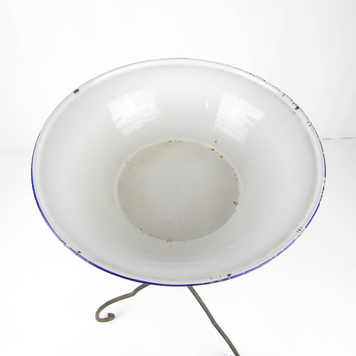 Qb3399 希少 ホーロー 洗面器 洗面台 鉄脚 フラワースタンド 花台 プランツスタンド 昭和 レトロ 雑貨 アンティーク コレクション の落札情報詳細 ヤフオク落札価格情報 オークフリー スマートフォン版