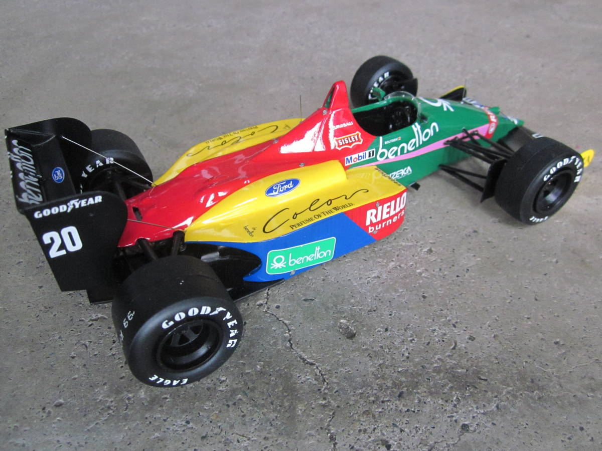 ミニチャンプス1/43ベネトンフォードB187 T.ブーツェン1987