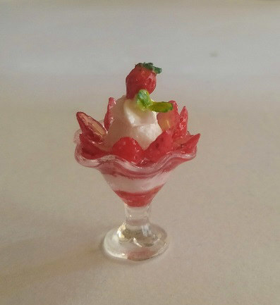 くまのいちごパフェ ミニチュア 食品サンプル フェイクスイーツ 濃