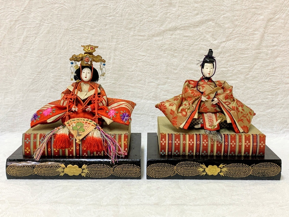 5108 古い雛人形 内裏雛 御内裏様 御雛様 天皇 皇后 台付 雛祭り 桃の節句 時代物 の落札情報詳細 ヤフオク落札価格情報 オークフリー スマートフォン版