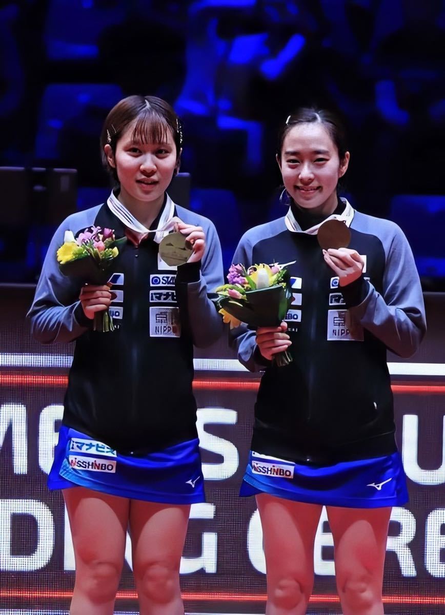 石川佳純& 平野美宇の直筆サイン 1枚の紙の表裏にサイン 石川佳純& 平野美宇の直筆サイン 1枚の紙の表裏にサイン - メルカリ