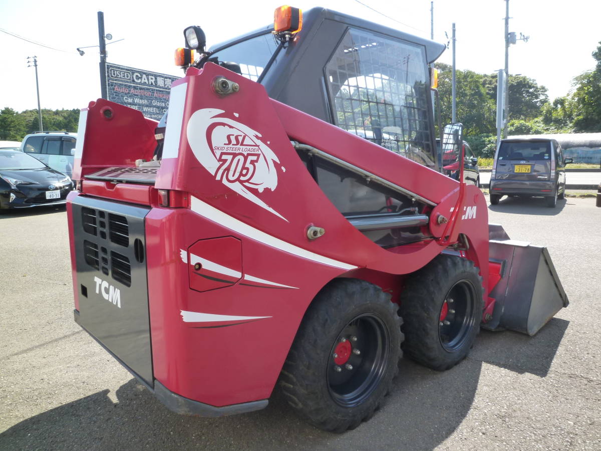 平成23年 キャビン付き ヒーター付き TCM スキッドローダー 705 4WD