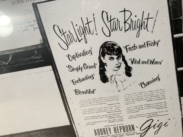 額縁 額装 リサイクル 額 Gigi 白黒 ジジ オードリー ヘップバーン スカーフ イラスト 切抜 Audrey Hepburn の落札情報詳細 ヤフオク落札価格情報 オークフリー スマートフォン版