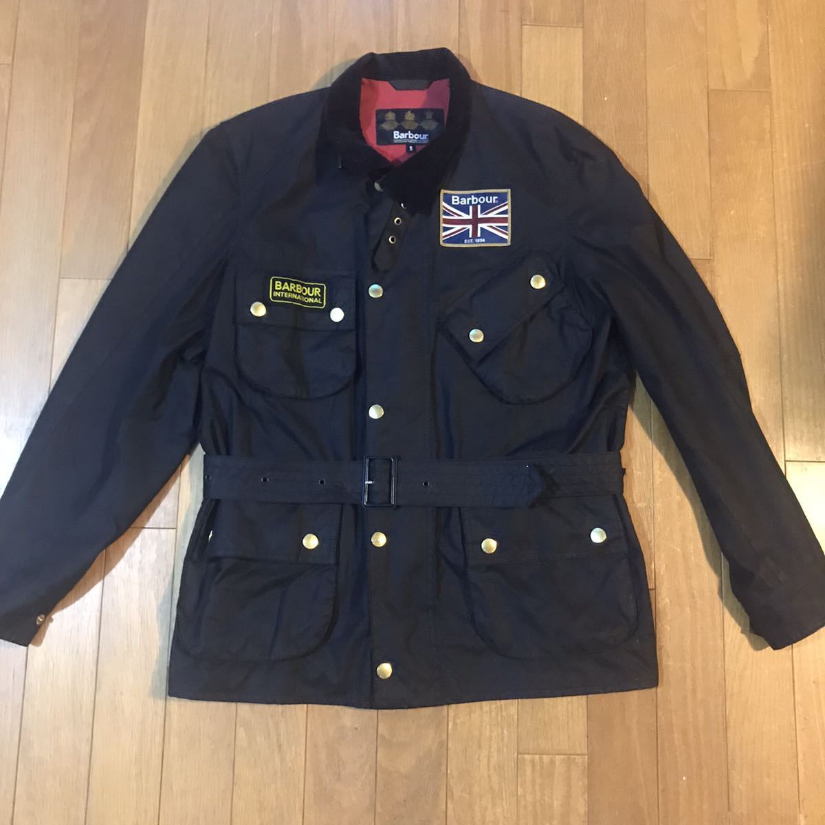 グレイ系,L生まれのブランドで 激レア barbour 