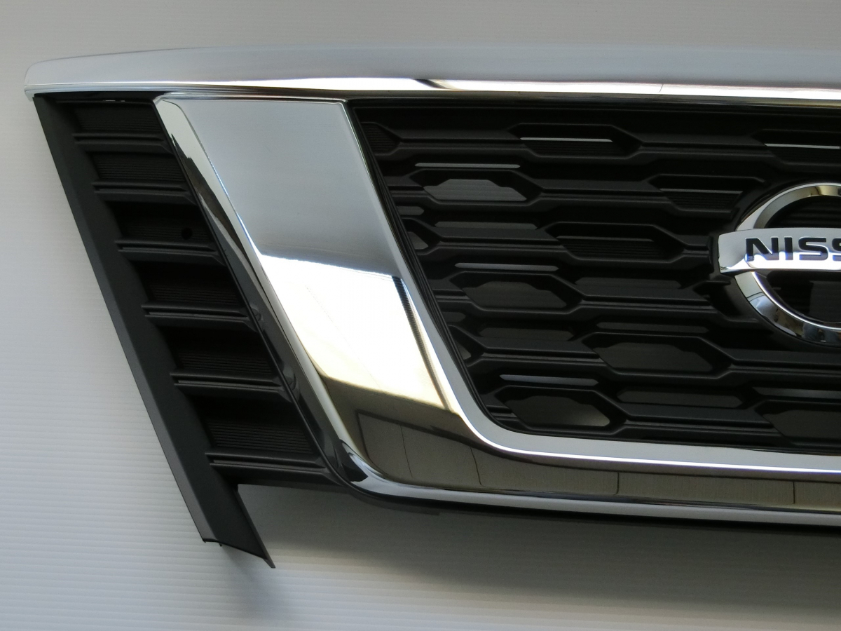 NISSAN NV350キャラバン 純正バンパー 新車外し