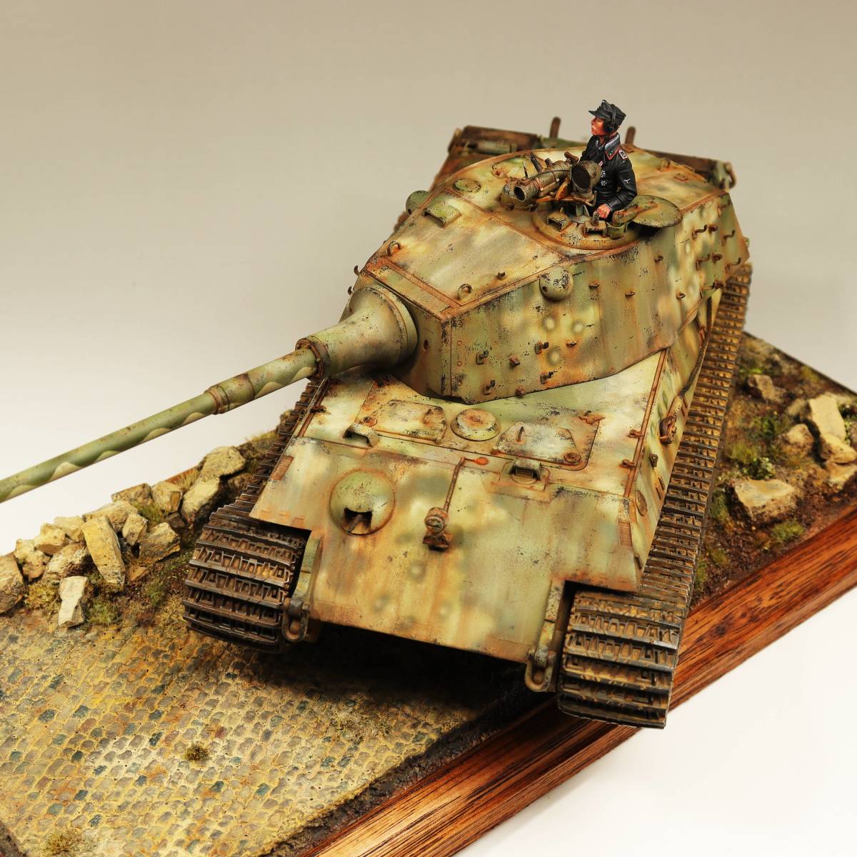 大蛇丸　パンター戦車 1/35　ジオラマ完成品　キングタイガー完成品 新品】【完成品】1/35 ドイツ軍 Sd.Kfz.182 キングタイガー ヘンシェル