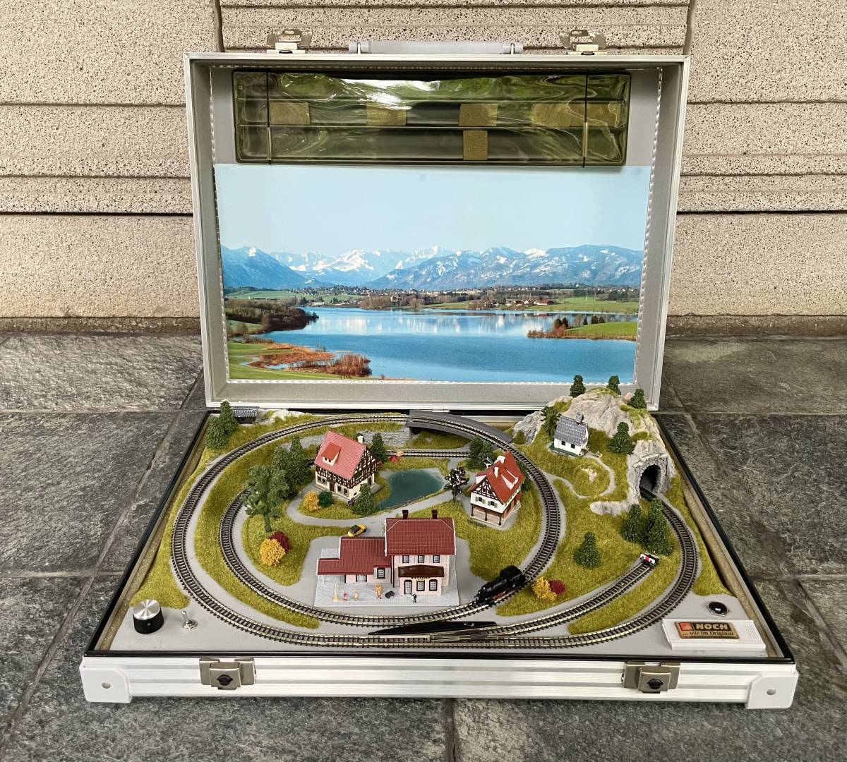 NOCH Railbag トランクレイアウト Sold at Auction: Noch Railbag Z Gauge Suitcase Layout