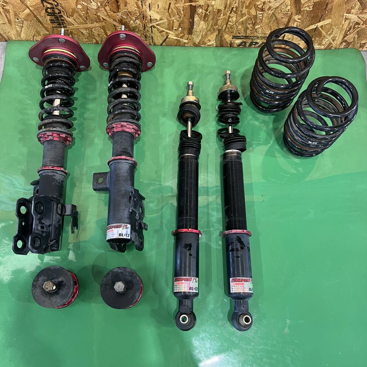 【全体的に状態が悪い】TOYOTA トヨタ 30プリウス BLITZ ブリッツ DAMPER ZZR 車高調 ショックアブソーバー
