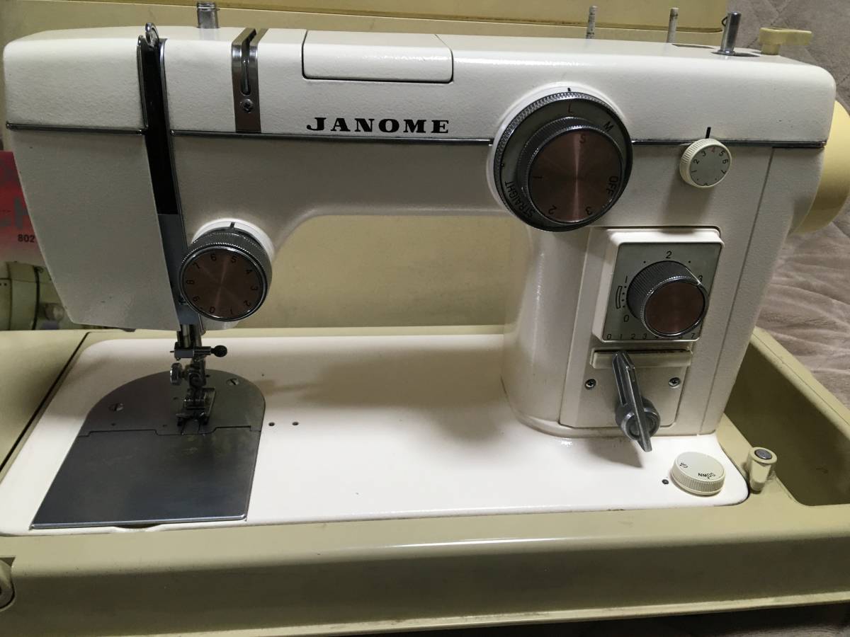 JANOME ジャノメ ジャノメミシン MODEL 802 ケース・フットペダル付 