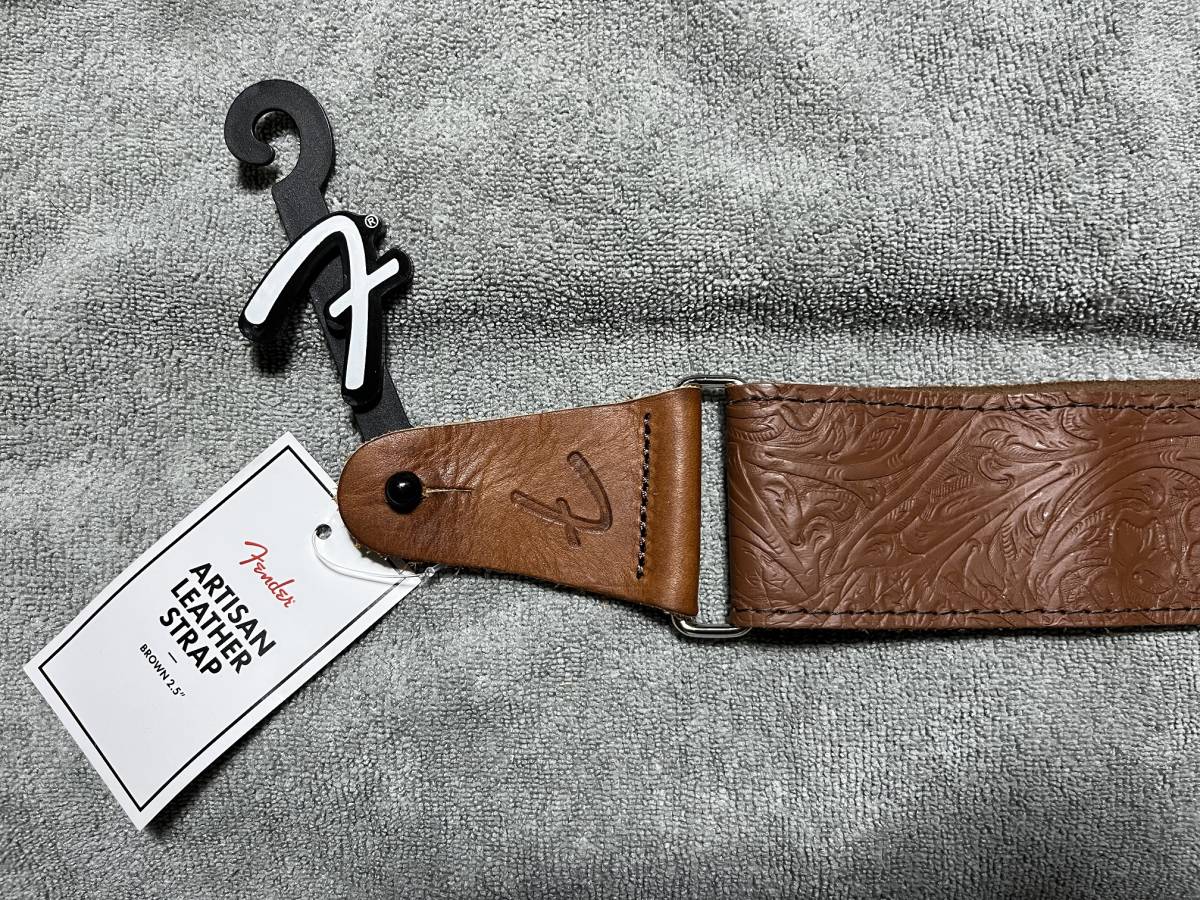 【未使用】未使用！フェンダー レザーストラップ 2インチ幅 ブラウン 茶 アコースティック エレキギター 兼用 Fender Tooled