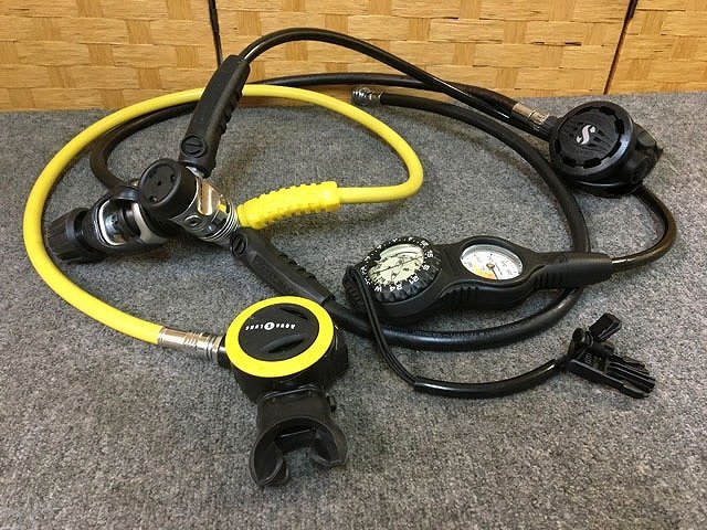 【傷や汚れあり】SHE64634小 SCUBAPRO スキューバプロ レギュレーター MK25 R390 ダイビング用品 動作未確認 直接お ...