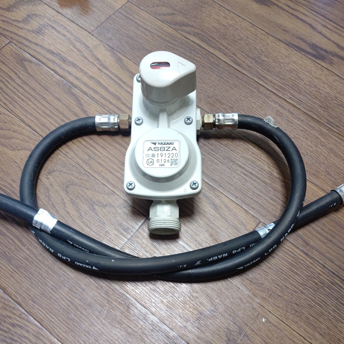 LPガス用　4本立　自動切替式　調整器 ＡＸＳ-8Ｃ 新品☆I.T.O製 LPガス用 4本立 自動切替式 調整器 AXS-