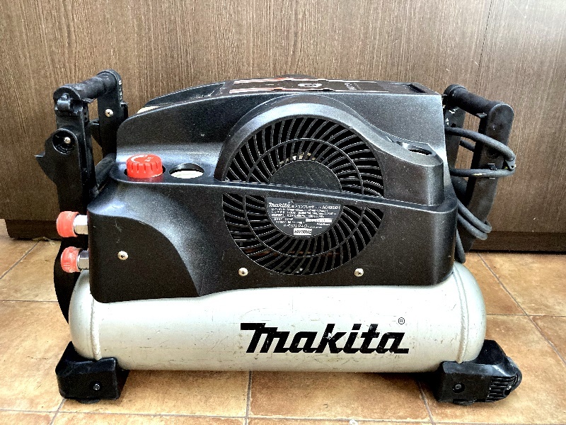 マキタコンプレッサーAC430XHジャンク マキタAC430XH 動きますが 