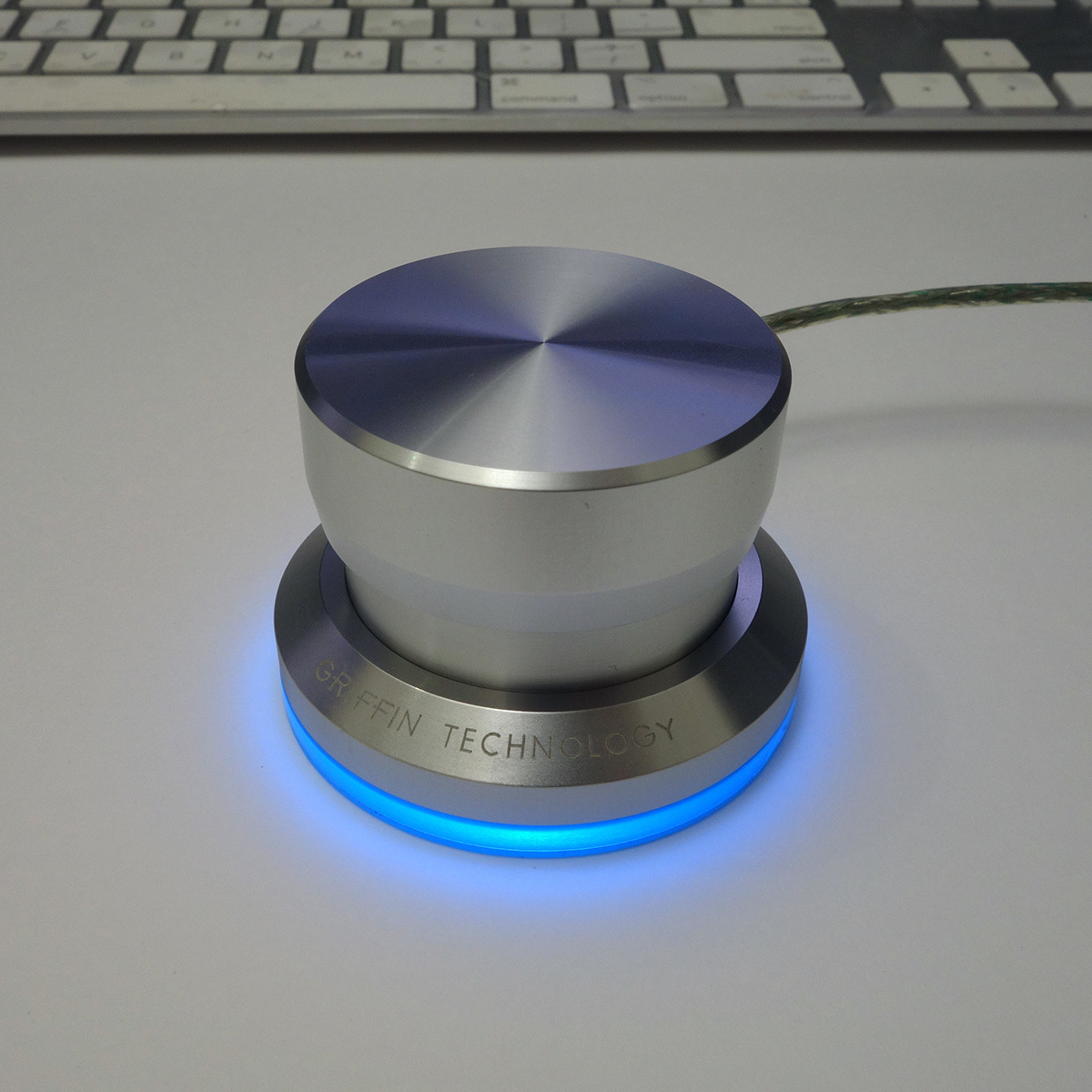 【目立った傷や汚れなし】Griffin Technology PowerMate NP16029 USBマルチメディアコントローラー 1個