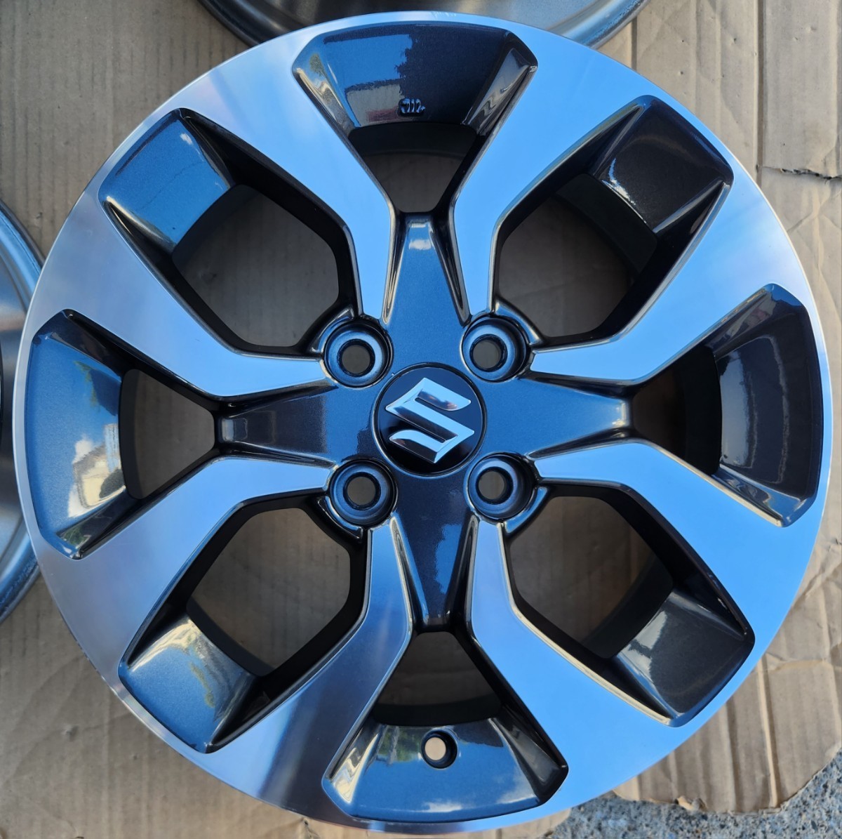 やや傷や汚れあり】スズキ ソリオバンディット純正 15インチ 5J +45