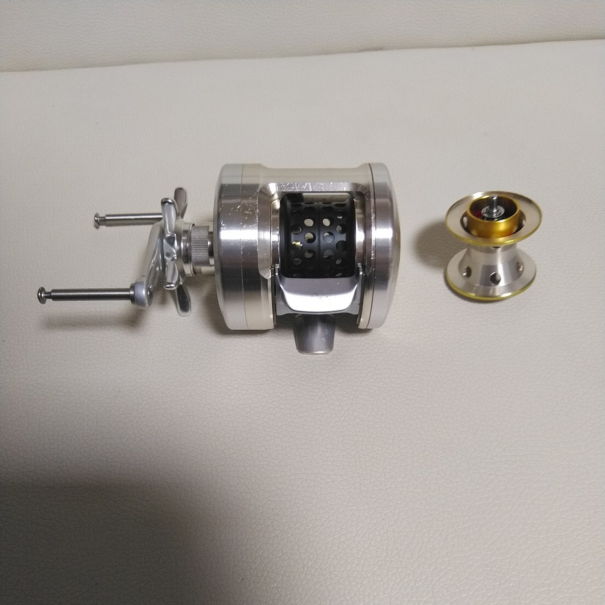 全体的に状態が悪い】左ハンドル DAIWA MILLIONAIRE CV-Z 103L