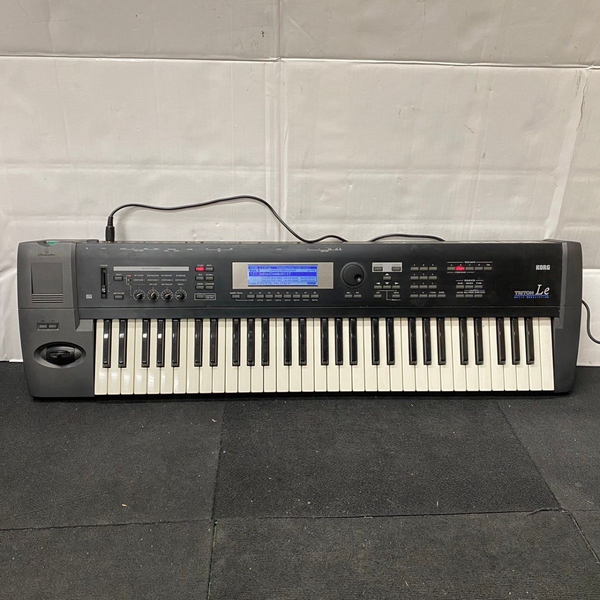 korg triton le 61鍵　スマートメディア付き スタンド付き korg triton le 61鍵スマートメディア付き スタンド付き