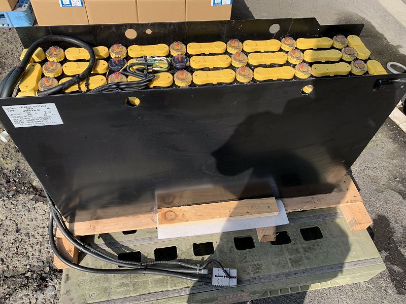 【やや傷や汚れあり】GSユアサ VCF3A 48V 201AH 充電済中古バッテリー フォークリフト ソーラー オフグリッド saの落札情報