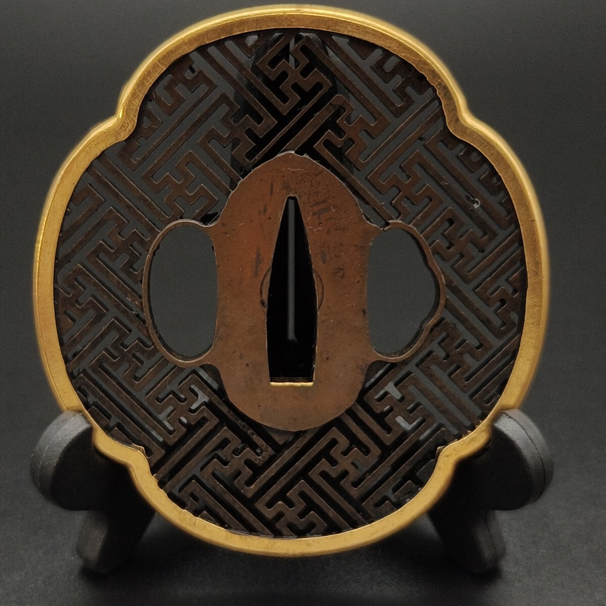 【目立った傷や汚れなし】刀鍔 金輪唐草図 銅地 絵金銀 鍔 つば 鐔 刀鐔 刀の鍔 日本刀装具 刀剣美術 武道具 日本刀鍔 重さ81G 厚さ ...