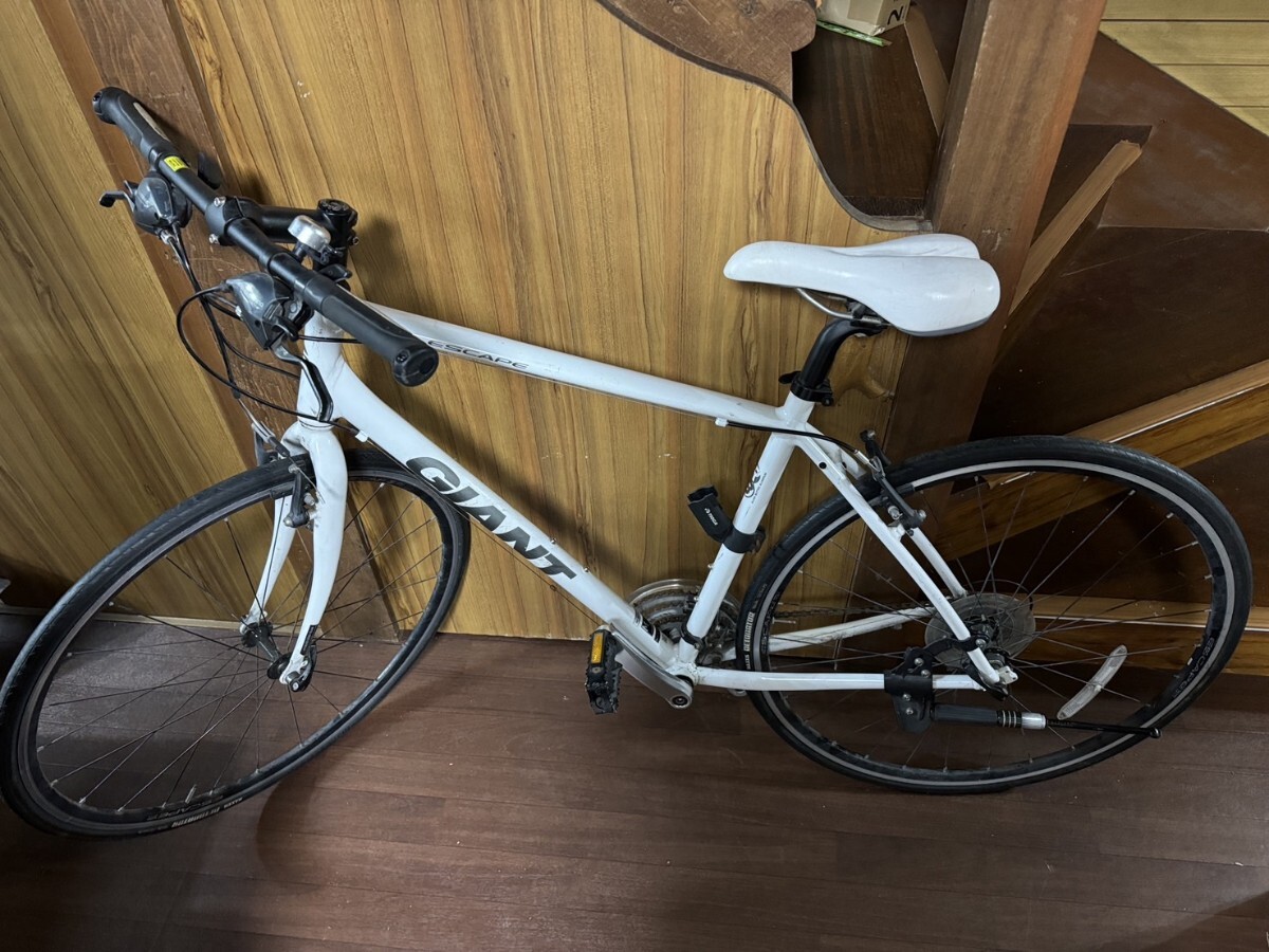 人気現行良品！GIANT ESCAPE R3 700C アルミ 24速 470mm GREY クロスバイク