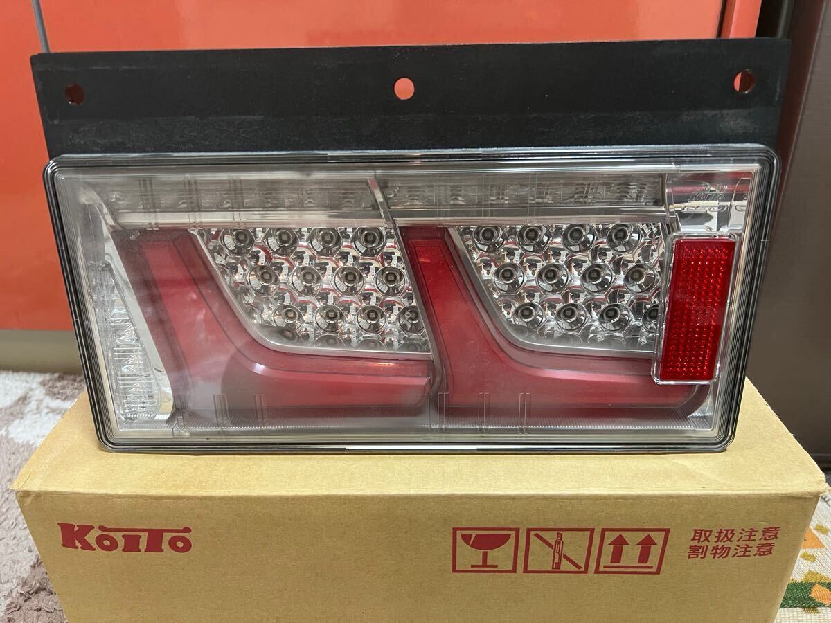 コイト　ノーマルターン　テールランプ クリア/レッド 2個セット コイト ノーマルターン テールランプ クリア/レッド 2個セット KOITO
