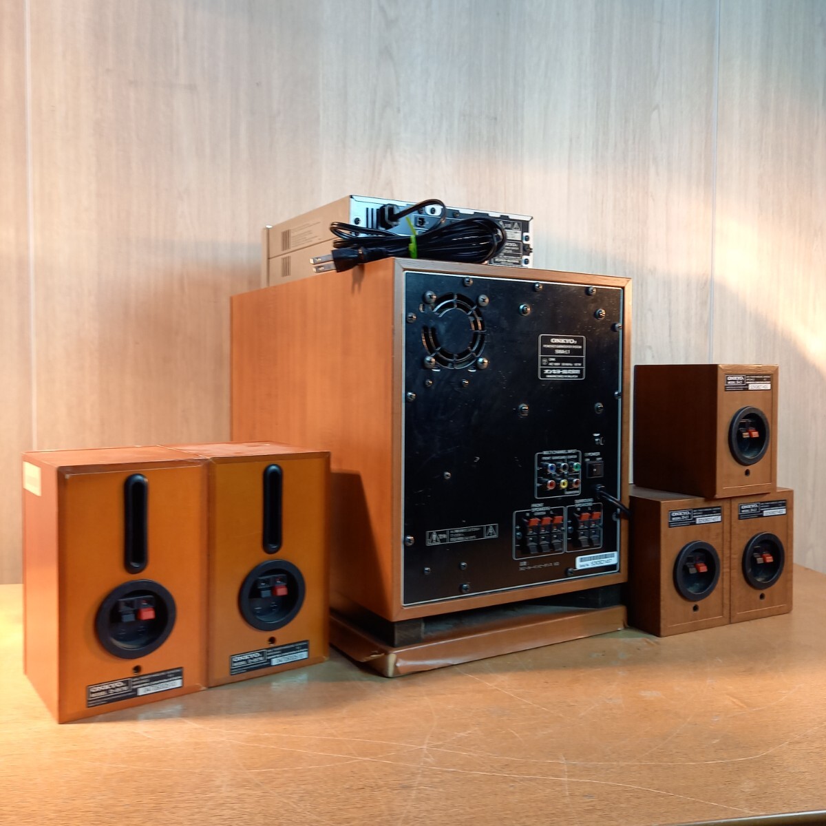 ONKYO オンキョー □ サブウーファー&センタースピーカー [HTS-SW10