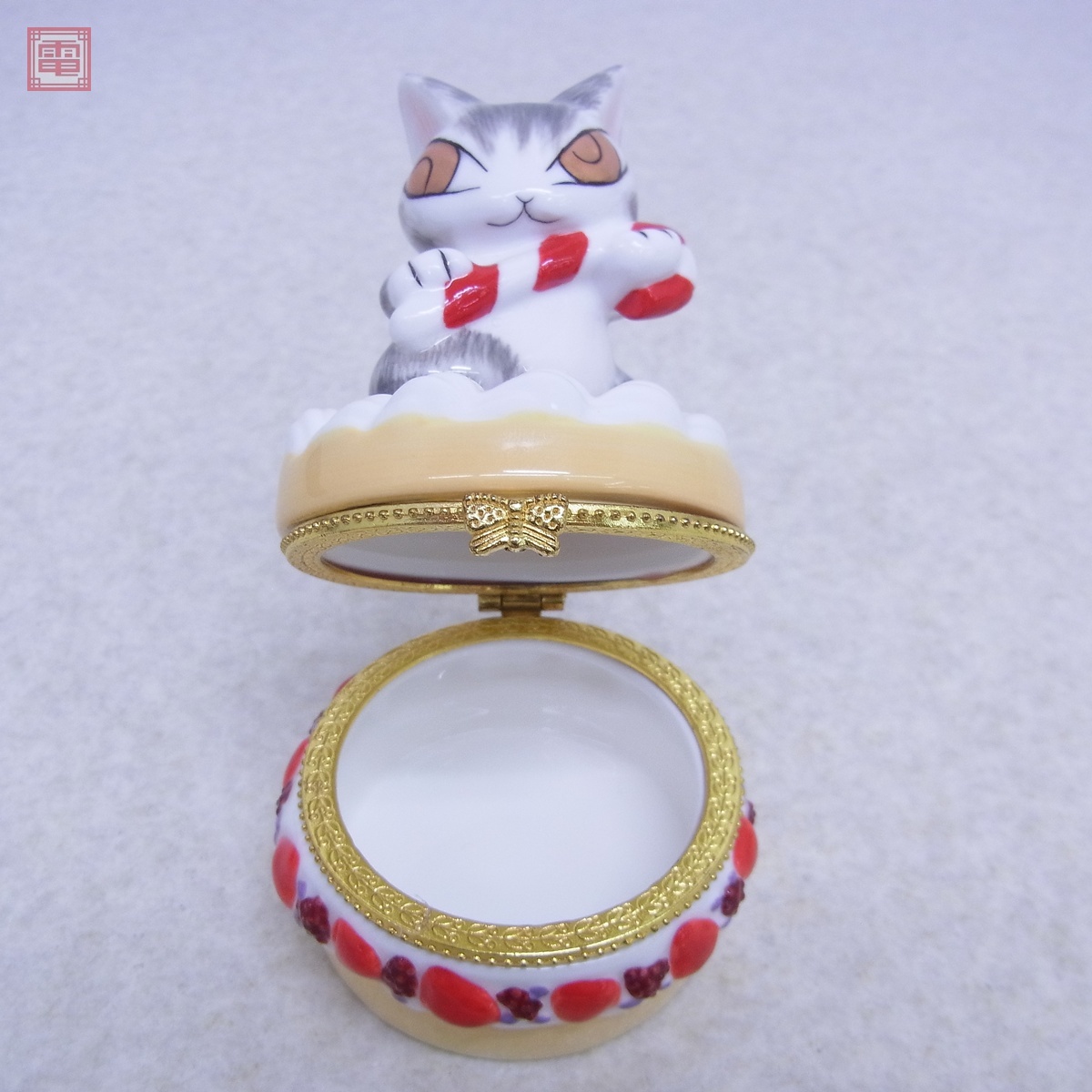 わちふぃーるど　ダヤン  トレジャーボックス　バイオリン 未使用保管品 わちふぃーるど 猫のダヤン 復刻オルゴール