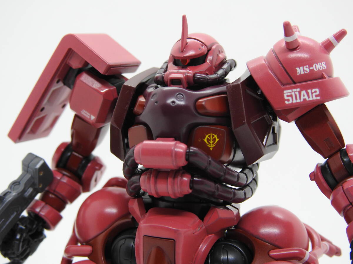 HG GQuuuuuuX HG 1/144 MS-06S シャア専用ザク 塗装済み完成品　アクションベース付属の1番目の画像